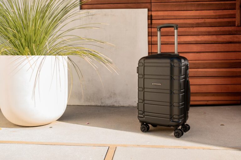 How to Choose the Best Luggage for Your Travels